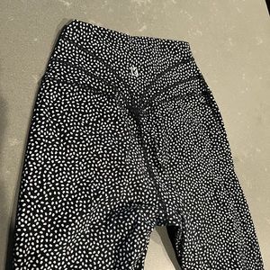 Black & White Bossy Print BuffBunny Legacy Leggings — size small